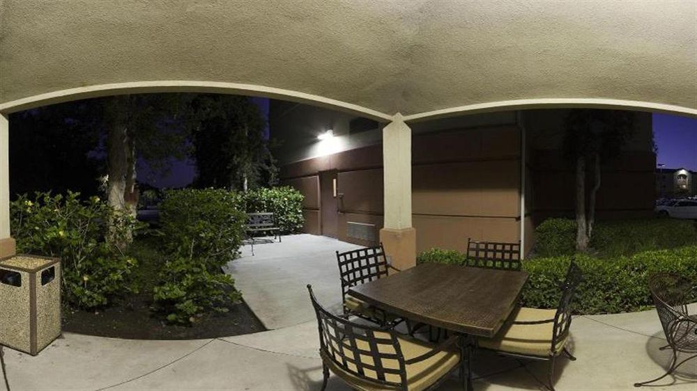 Sonesta Simply Suites Irvine East Foothill Lake Forest Buitenkant foto